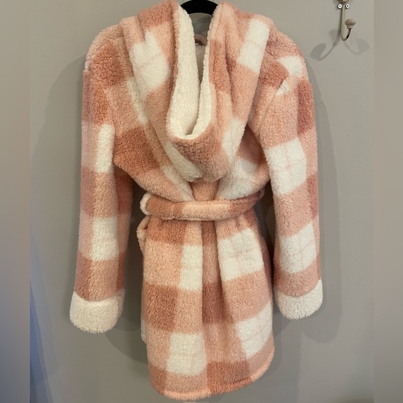 La vie en rose plush robe - Picture 5 of 9